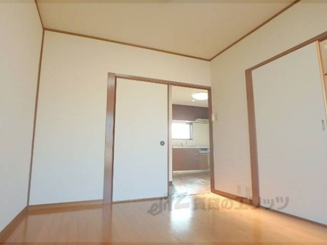 洋室　2口コンロ設置可能でお料理もしやすい!