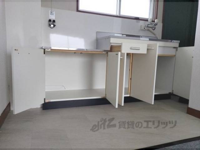 キッチン　収納下部