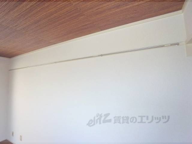 洋室　ハンガー掛け