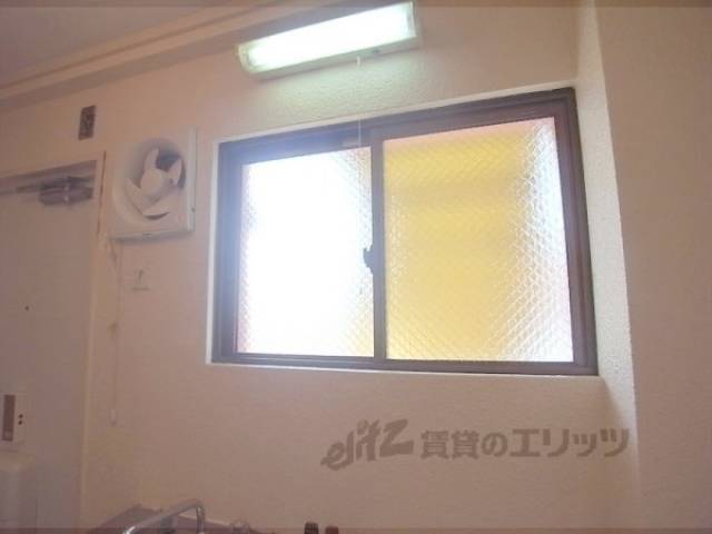 キッチン　窓