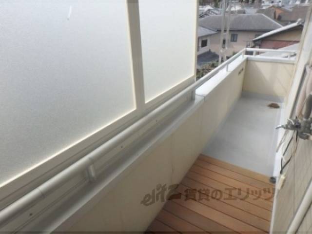 洗濯機置場　雨除けが付いています。