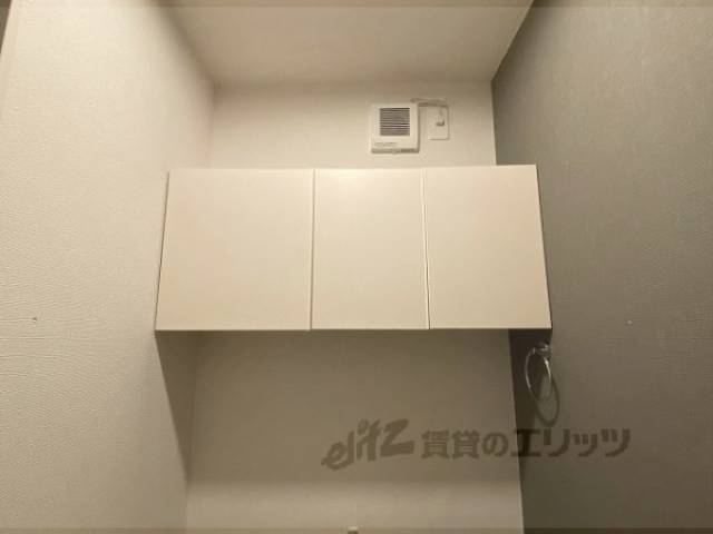 トイレ　上部収納