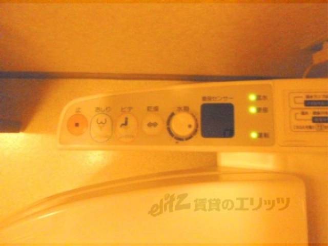 トイレ　ウォシュレット付きですよ。