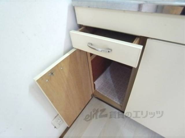 キッチン　下部収納
