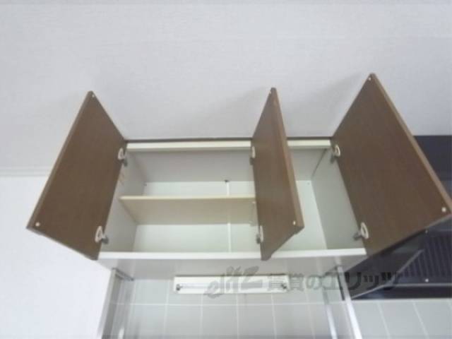 キッチン　上にも収納ばっちりです