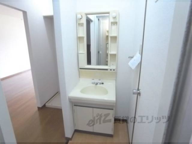 洗面所　独立洗面台ありますよ