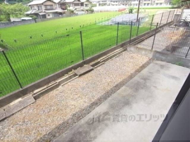 ベランダ　広めのベランダついています