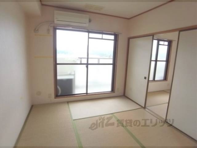 和室　光入ります