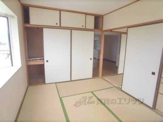 和室　二面に窓があります