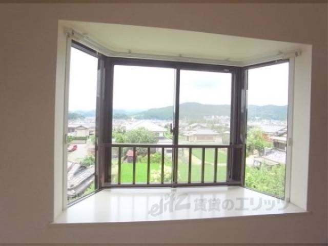 出窓　光を取り込みます