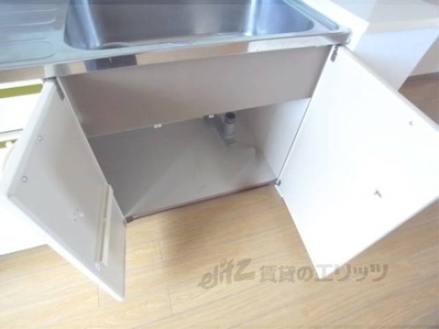 キッチン　下に収納あります