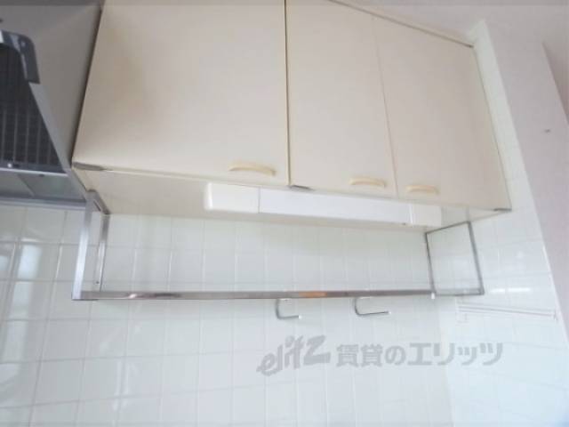 キッチン　上に棚あります