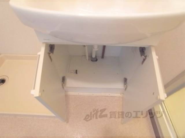 洗面所　下に収納あります