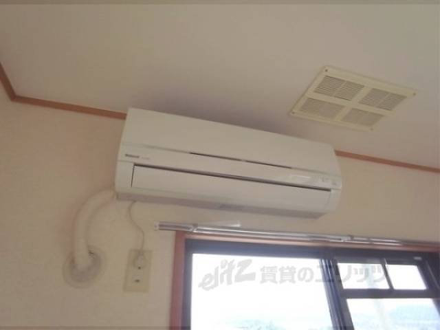 エアコン　和室にそれぞれ付いています