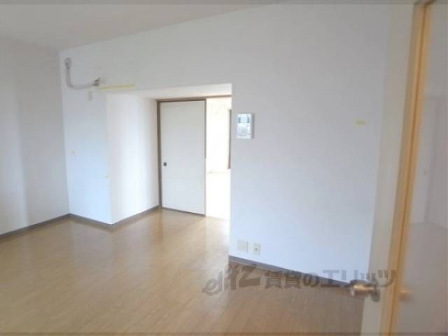 廊下　入るとリビングダイニングです