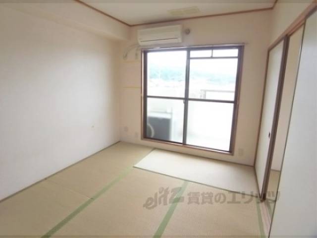 和室　南向きのお部屋です