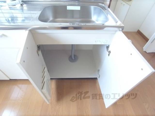 キッチン　シンク下に収納あります