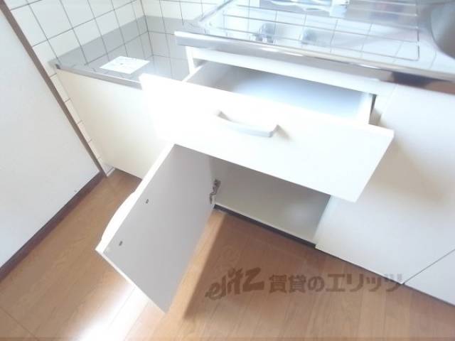 キッチン　たくさん収納あります