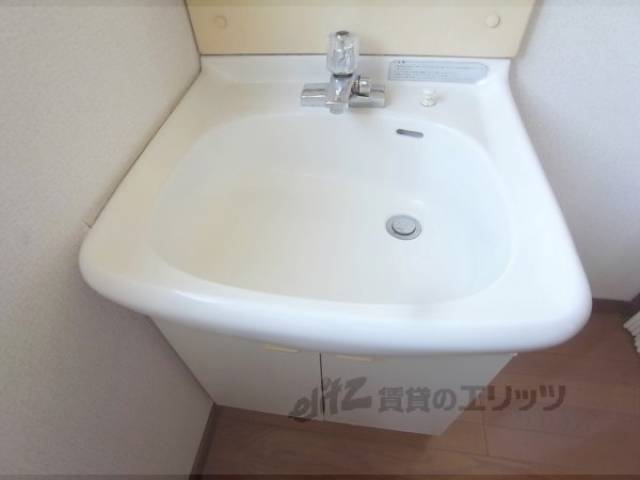 洗面所　丸みをおびた洗面台です