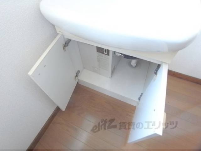 洗面所　下に収納あります