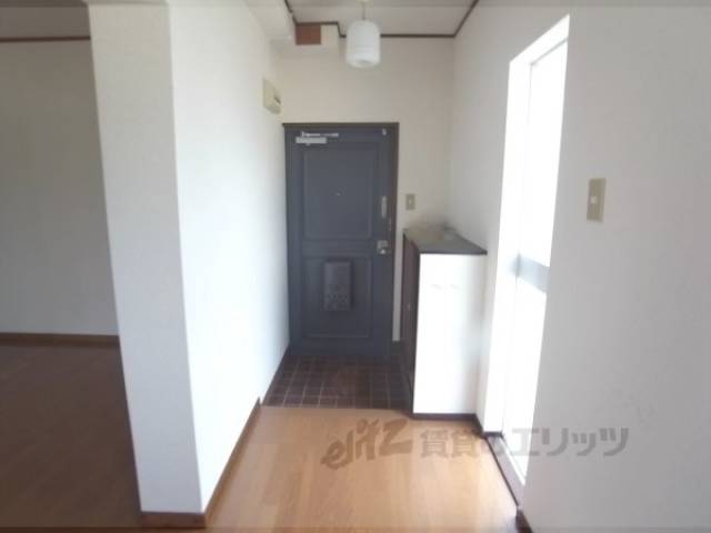 廊下　玄関をみた様子です