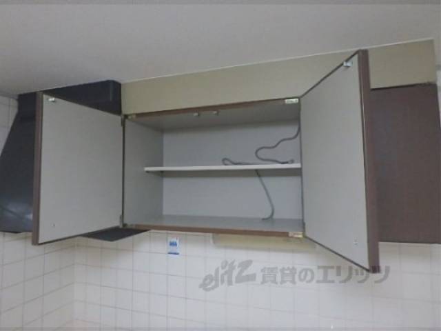 キッチン　上部収納