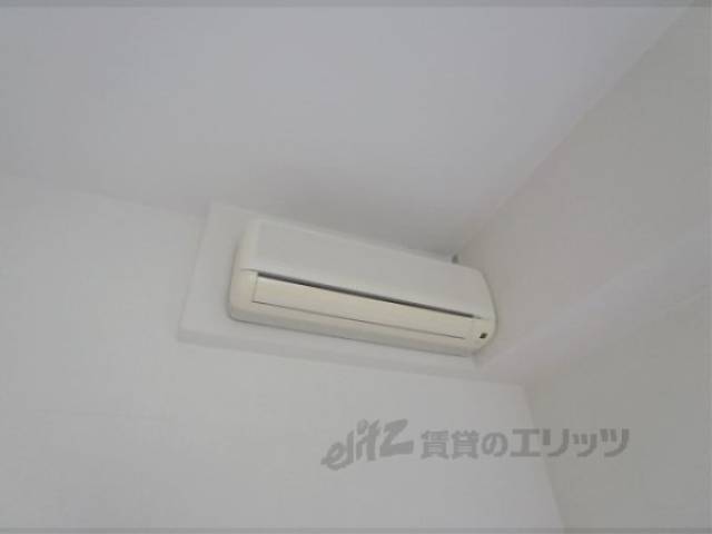 エアコン　洋室に一基付いています