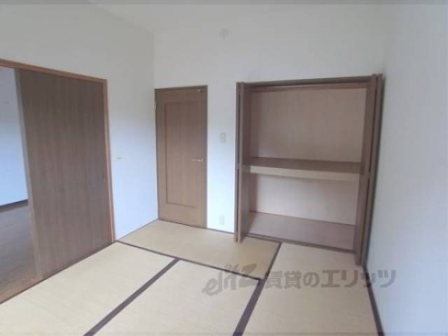 和室　南向きのお部屋になります