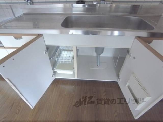 キッチン　シンク下に収納ばっちり