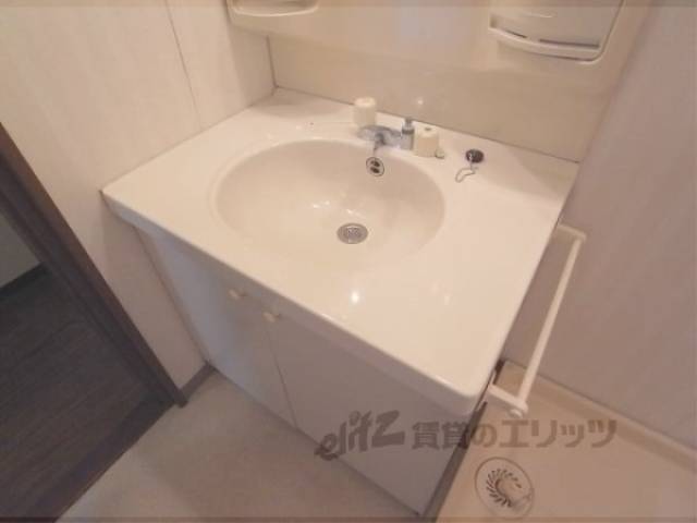 洗面所　洗面台ぴかぴかです