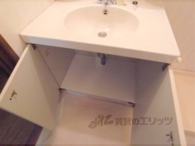 洗面所　下に収納ありますよ
