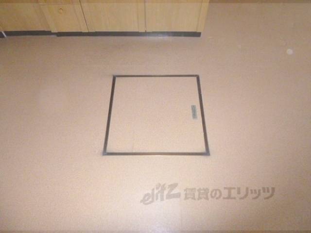 収納　リビング床下収納