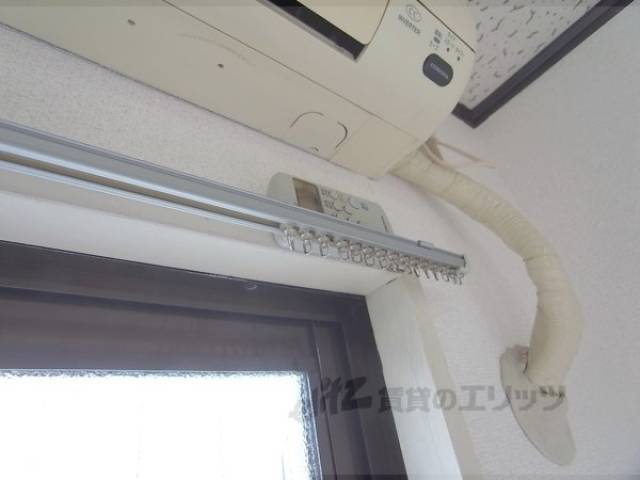 カーテンレール　一重です