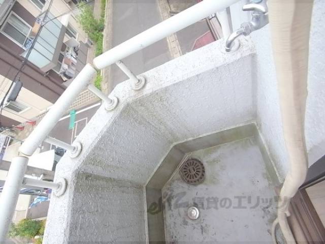 洗濯機置場　ベランダに設置可能です