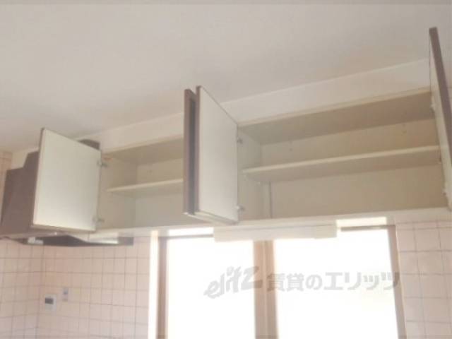 キッチン　上部収納