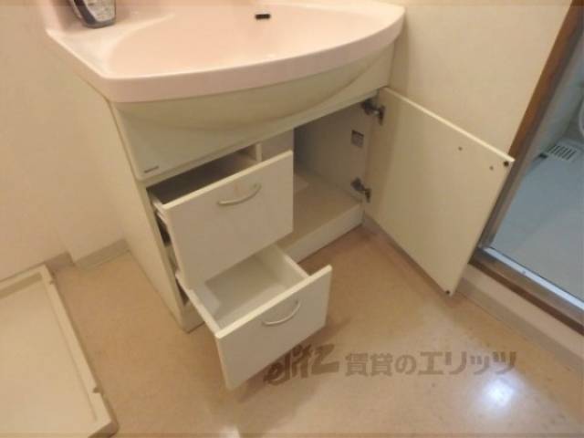 洗面所　洗面所下部収納