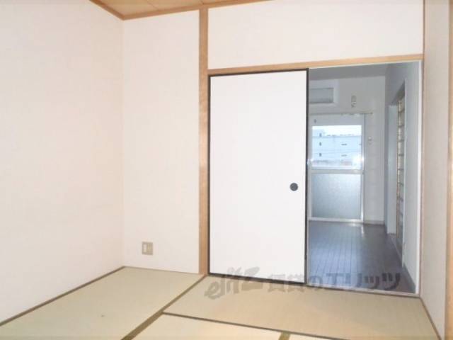 和室　収納の大きな和室です