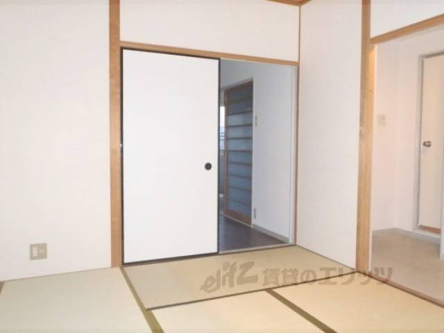 和室　収納の大きな和室です