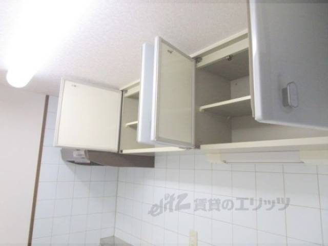 キッチン　キッチン上部収納