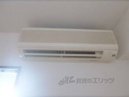 エアコン　エアコン（手前）