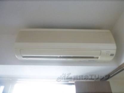 エアコン　エアコン（奥）