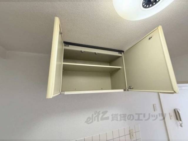 キッチン　上段収納