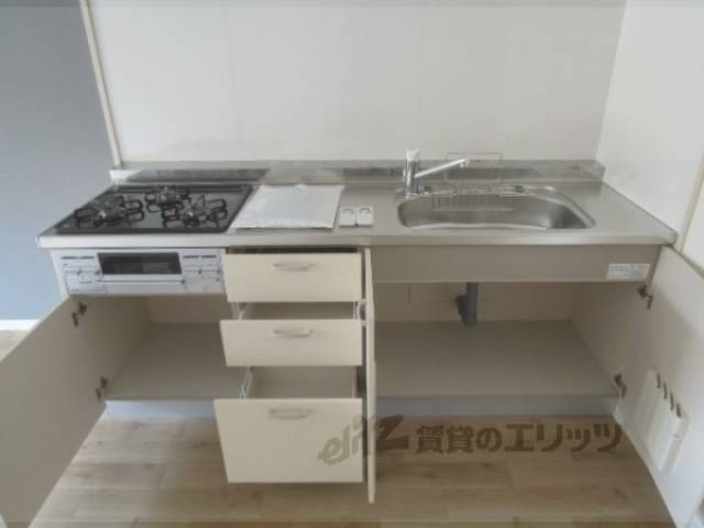 キッチン物入