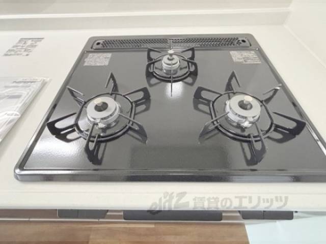 キッチン　3口コンロ