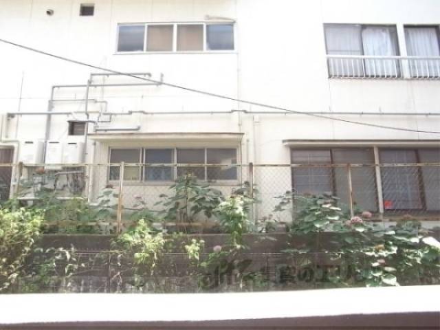 眺望　目の前マンションです