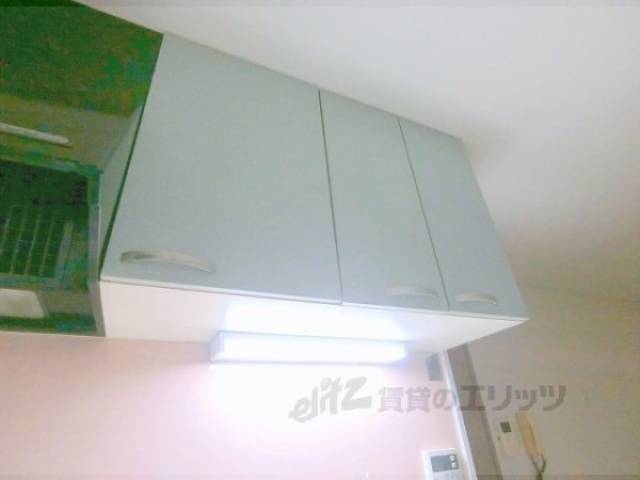 キッチン　上部収納