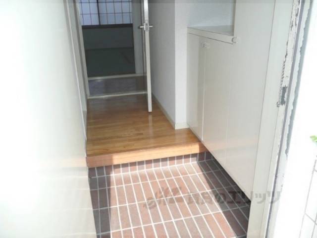 玄関　下駄箱あり