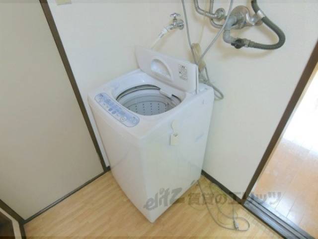 洗濯機置場　洗濯機付き