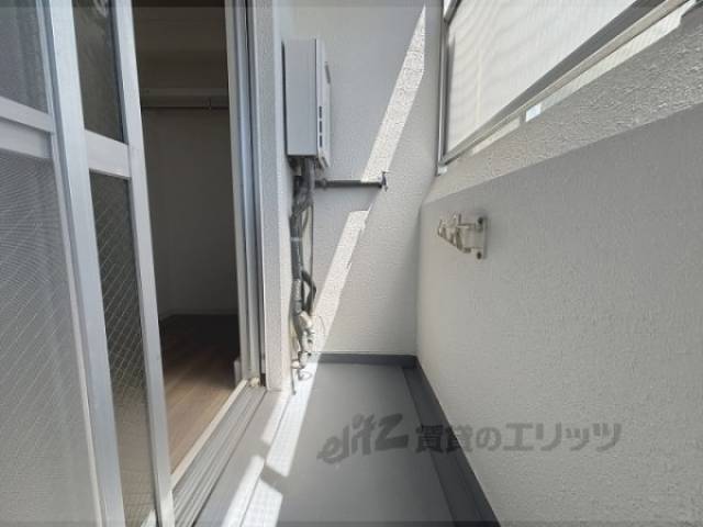 ベランダ　窓