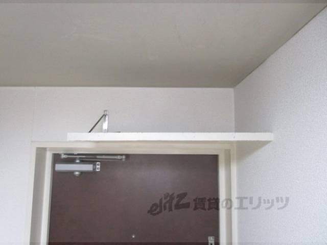 玄関　上部収納